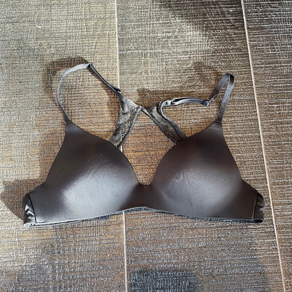 Victoria’s Secret lined wireless racerback bra